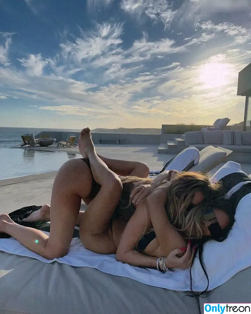 Khloé Kardashian nude photo #0155 (khloekardashian)