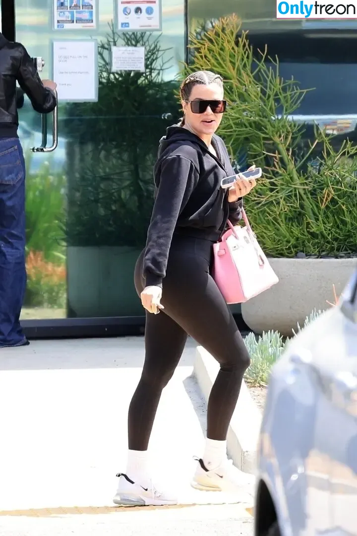 Khloé Kardashian nude photo #0209 (khloekardashian)