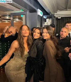 Khloe Kardashian / khloekardashian фото голая #0621