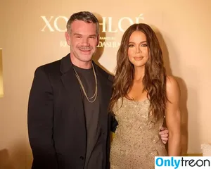 Khloe Kardashian / khloekardashian фото голая #0628