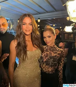 Khloe Kardashian / khloekardashian фото голая #0635