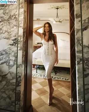 Khloe Kardashian / khloekardashian фото голая #0668