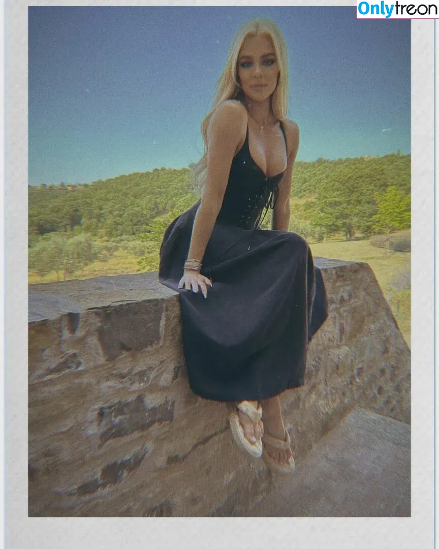 Khloe Kardashian nude photo #0232 (khloekardashian)
