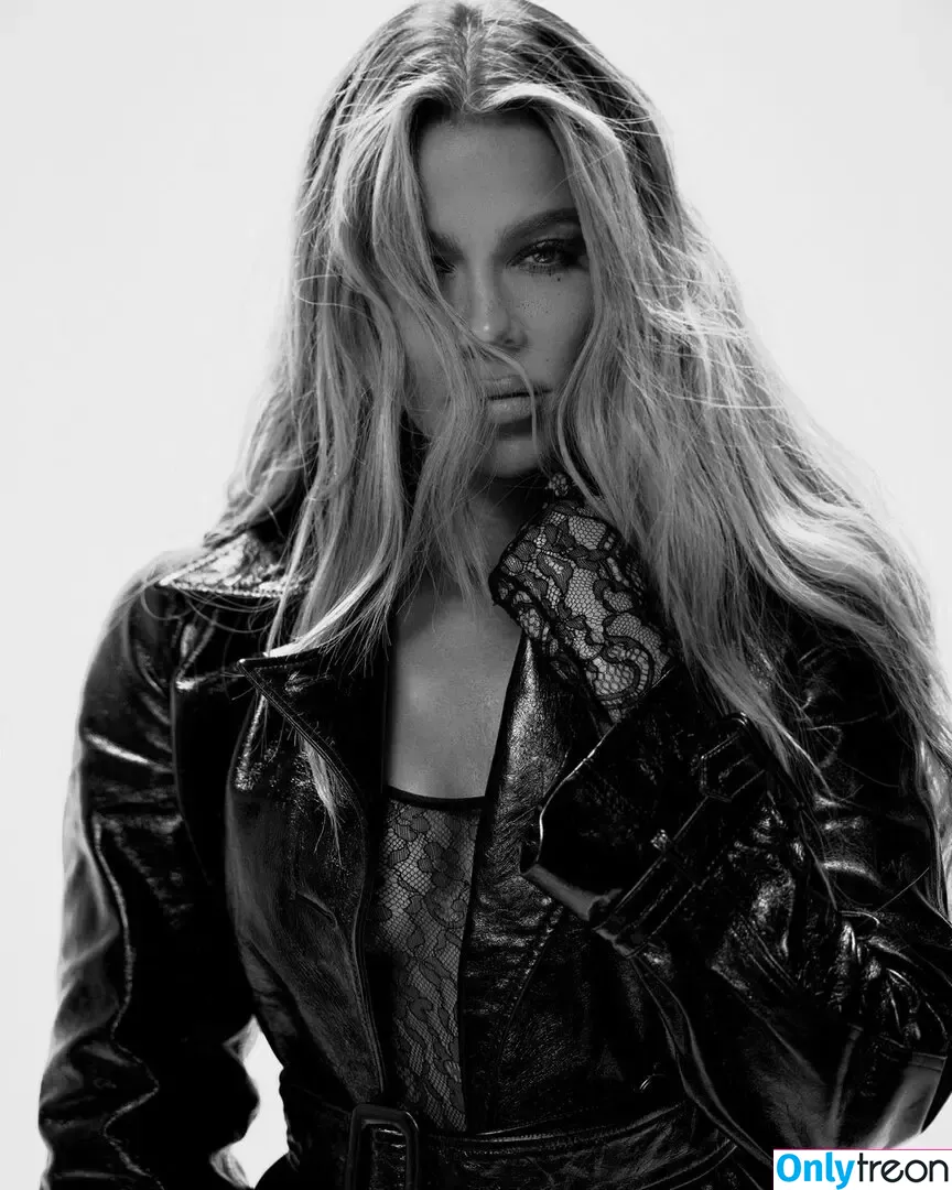 Khloe Kardashian nude photo #0433 (khloekardashian)