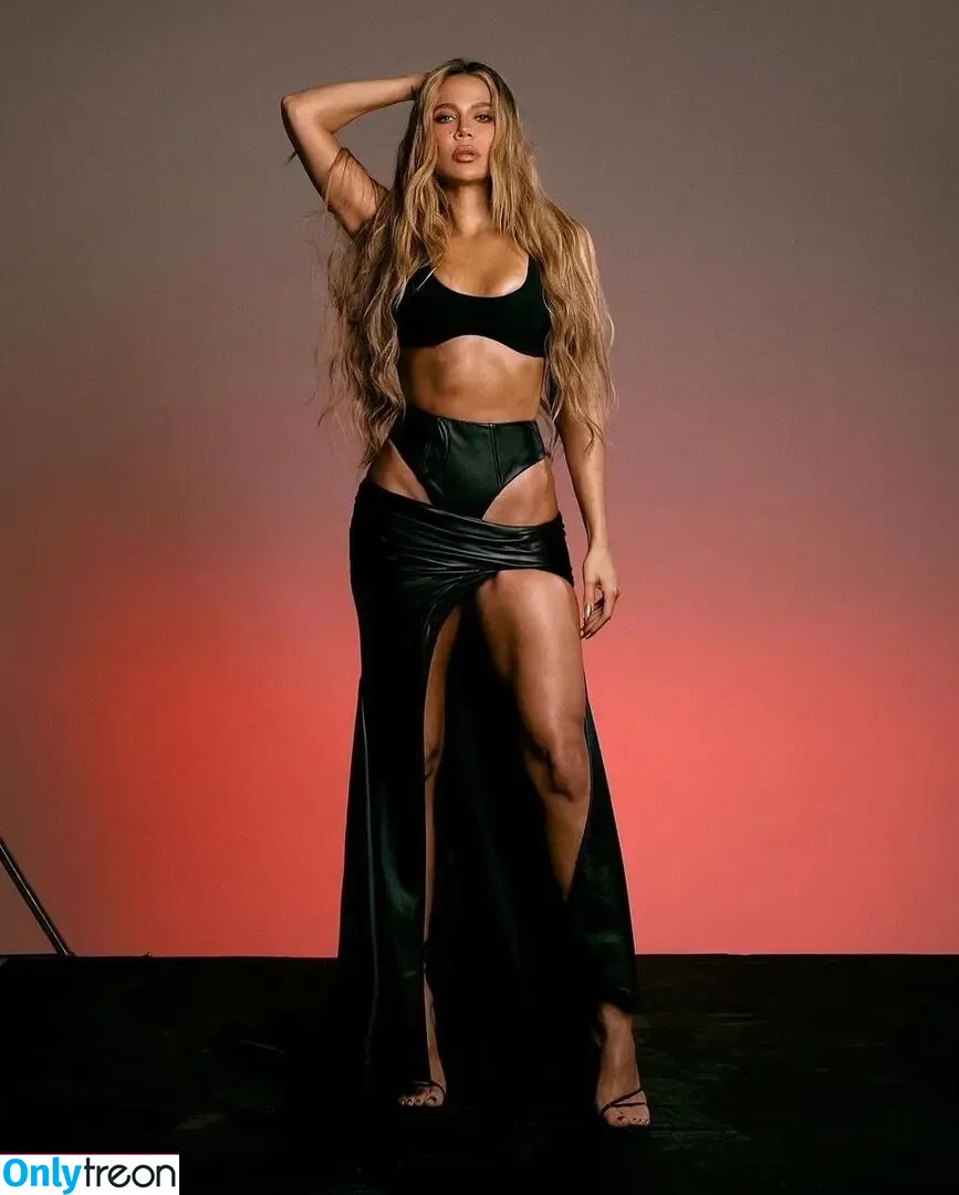 Khloe Kardashian nude photo #0439 (khloekardashian)