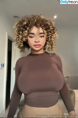 Kiara Peachy /  / KiaraPeach / KiaraPeachy / kiarapeachlegit nude photo #0337
