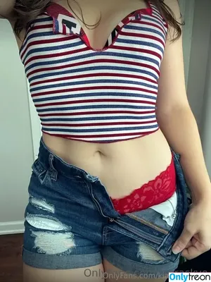 kiaraskyefree / kiaraskye.ig nude photo #0018