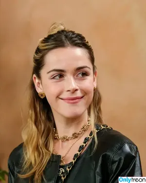 Kiernan Shipka / AdventuresSabrina / kiernanshipka фото голая #2413