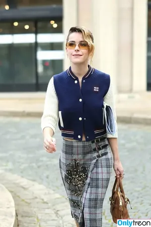 Kiernan Shipka / AdventuresSabrina / kiernanshipka фото голая #2524