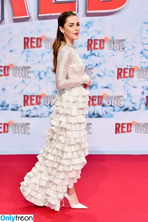 Kiernan Shipka / AdventuresSabrina / kiernanshipka фото голая #2663
