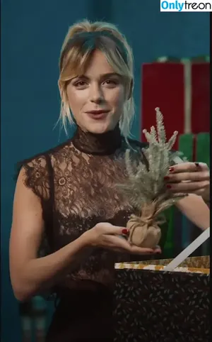 Kiernan Shipka / AdventuresSabrina / kiernanshipka фото голая #2670