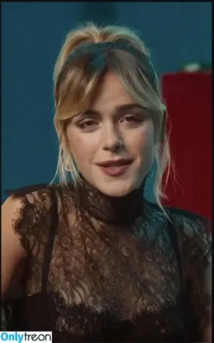 Kiernan Shipka / AdventuresSabrina / kiernanshipka фото голая #2672