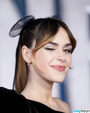 Kiernan Shipka / AdventuresSabrina / kiernanshipka фото голая #2749