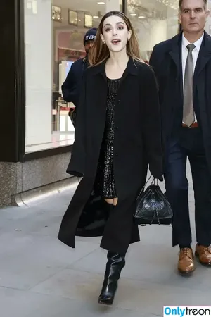 Kiernan Shipka / AdventuresSabrina / kiernanshipka фото голая #2765