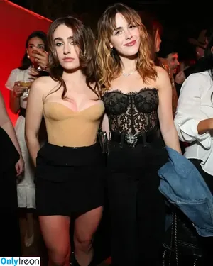 Kiernan Shipka / AdventuresSabrina / kiernanshipka фото голая #2780