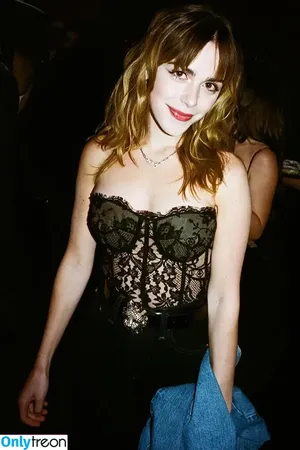 Kiernan Shipka / AdventuresSabrina / kiernanshipka фото голая #2790