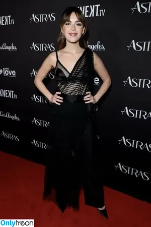 Kiernan Shipka / AdventuresSabrina / kiernanshipka фото голая #2907