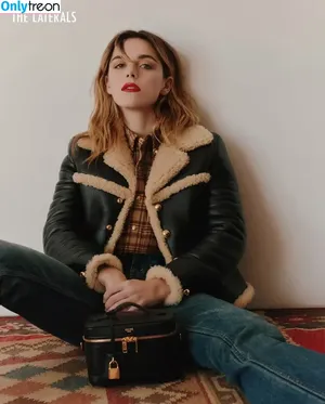 Kiernan Shipka / AdventuresSabrina / kiernanshipka фото голая #2950