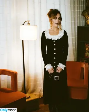 Kiernan Shipka / AdventuresSabrina / kiernanshipka фото голая #2965