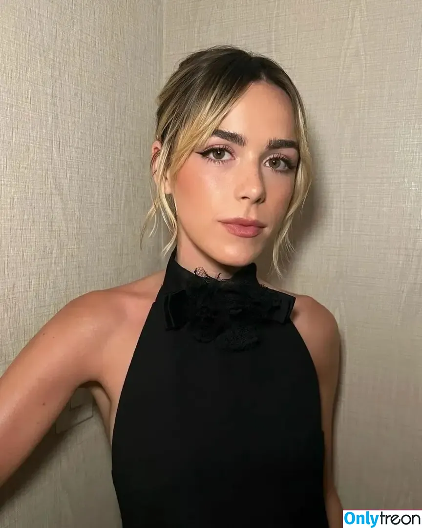 Kiernan Shipka голая photo #2433 (AdventuresSabrina / kiernanshipka)