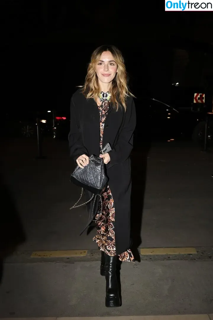 Kiernan Shipka голая photo #2494 (AdventuresSabrina / kiernanshipka)