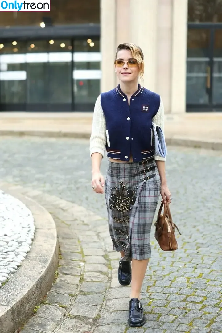 Kiernan Shipka голая photo #2526 (AdventuresSabrina / kiernanshipka)
