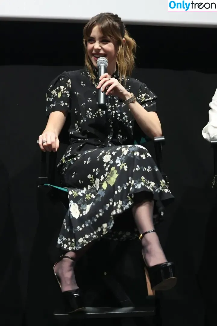 Kiernan Shipka голая photo #2837 (AdventuresSabrina / kiernanshipka)