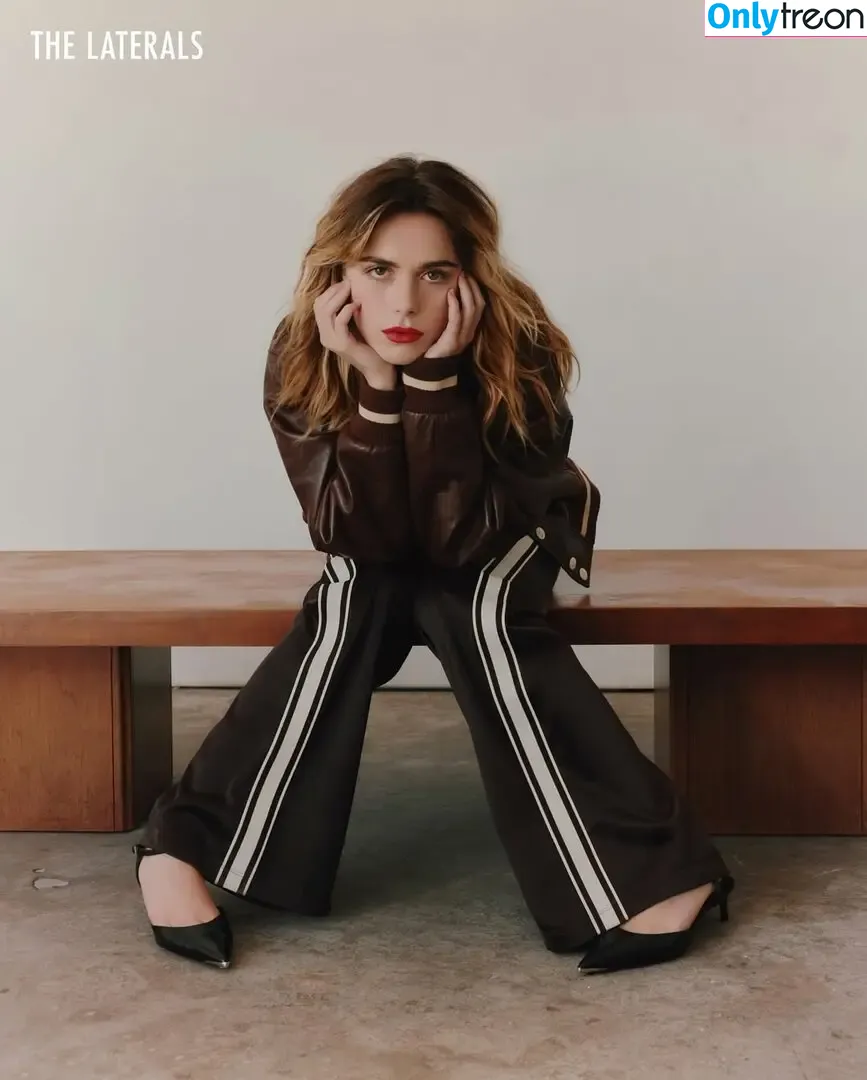 Kiernan Shipka голая photo #2952 (AdventuresSabrina / kiernanshipka)