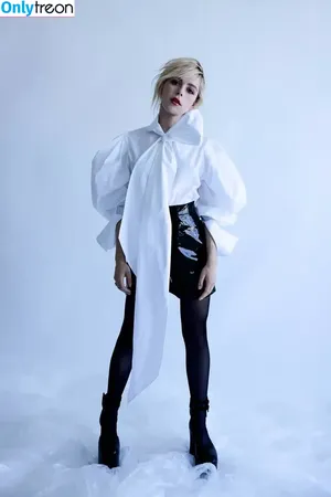 Kiernan Shipka / AdventuresSabrina / kiernanshipka nude photo #3261