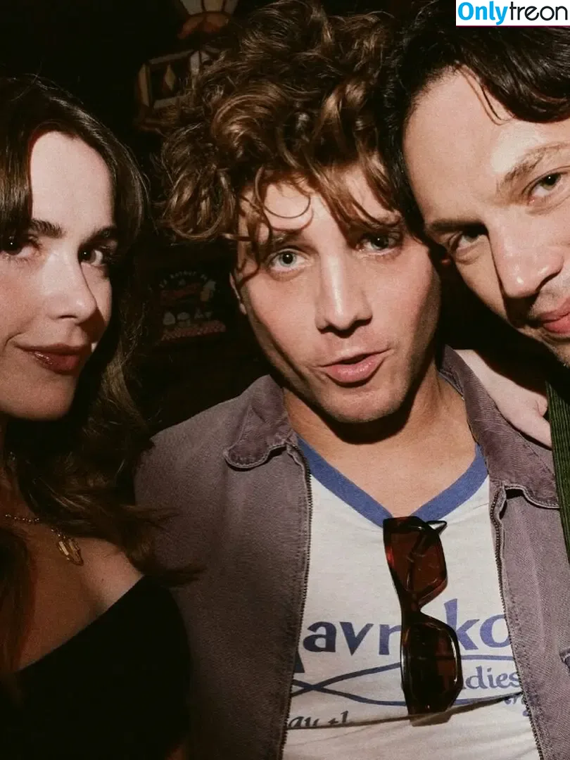 Kiernan Shipka голая photo #3329 (AdventuresSabrina / kiernanshipka)