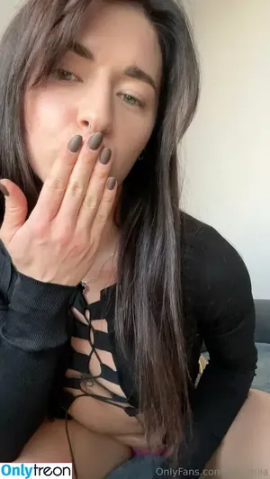 kiki_miia / kikimiyayayagitudeeh nude photo #0035