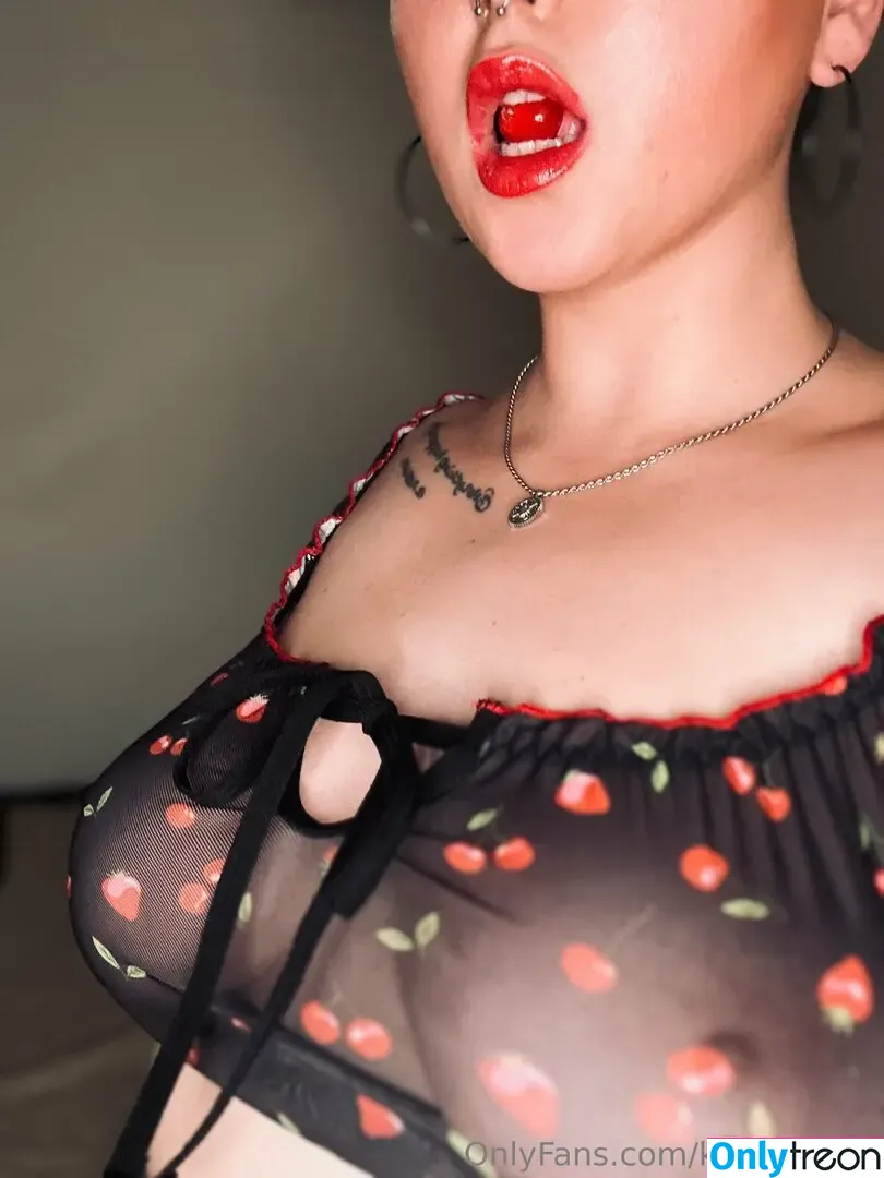 kikiwflower nude photo #0019 (kikiwhoreflower_)