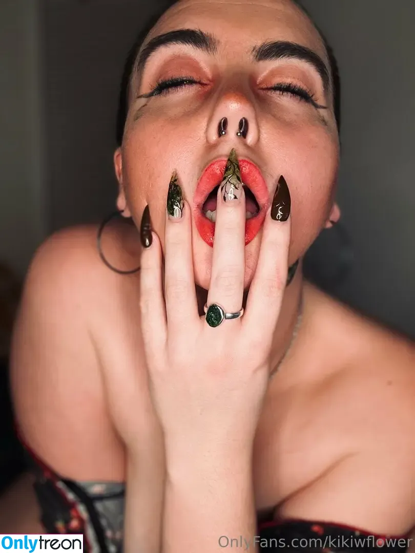 kikiwflower nude photo #0037 (kikiwhoreflower_)