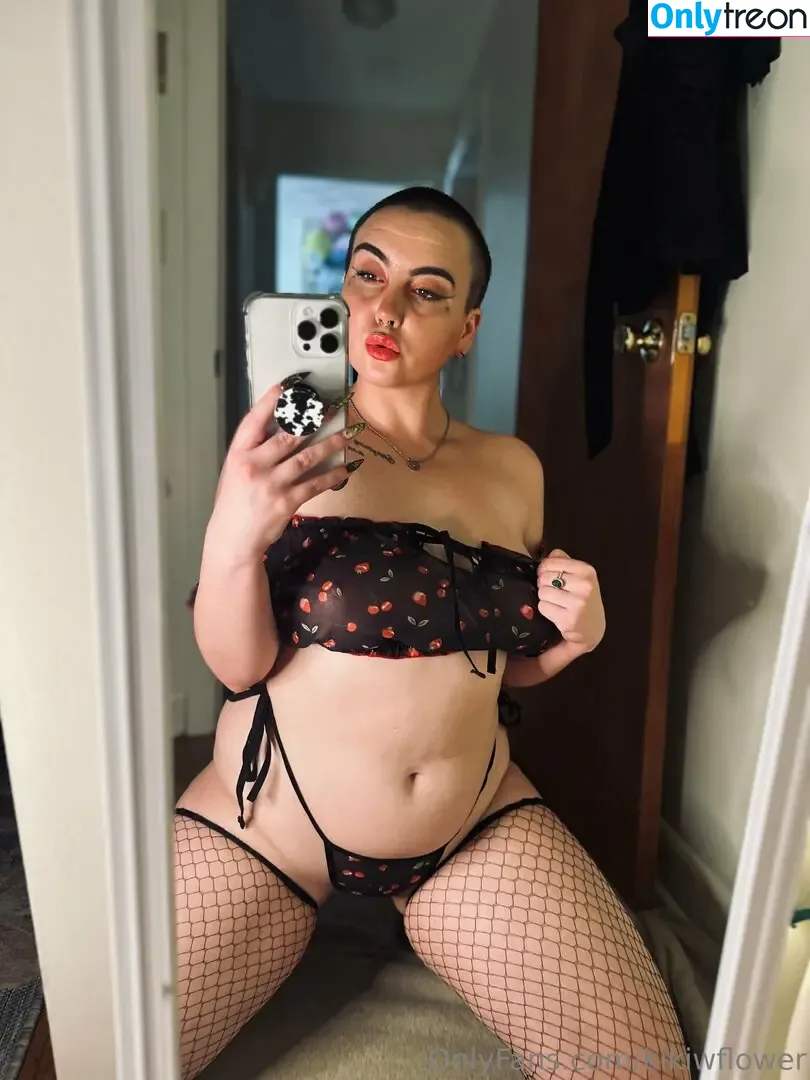 kikiwflower nude photo #0046 (kikiwhoreflower_)
