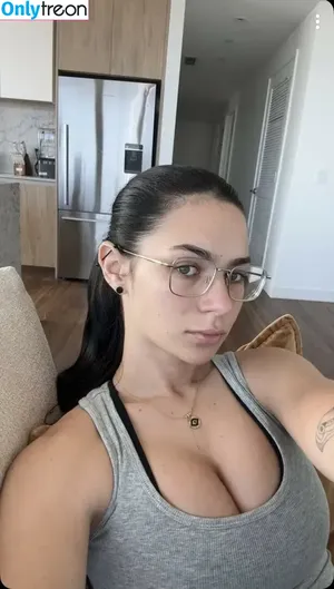 Killljoyy / carly.jb nude photo #0068