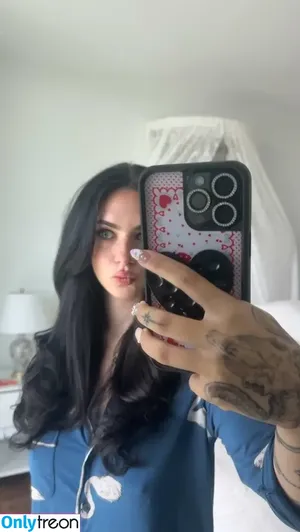 Killljoyy / carly.jb nude photo #0074