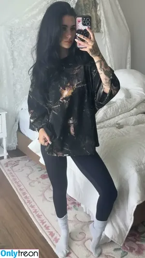 Killljoyy / carly.jb nude photo #0075