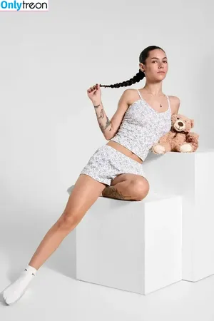 Killljoyy / carly.jb nude photo #0099
