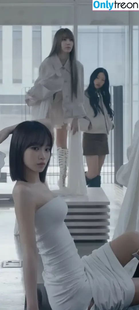 Kim Chaewon nude photo #0022 (_chaechae_1 / 김채원 Le Sserafim)