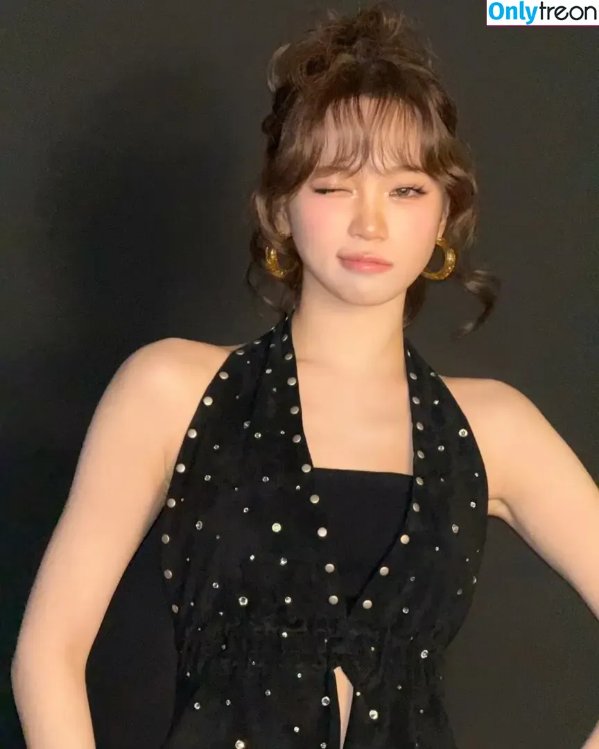Kim Chaewon nude photo #0065 (_chaechae_1 / 김채원 Le Sserafim)