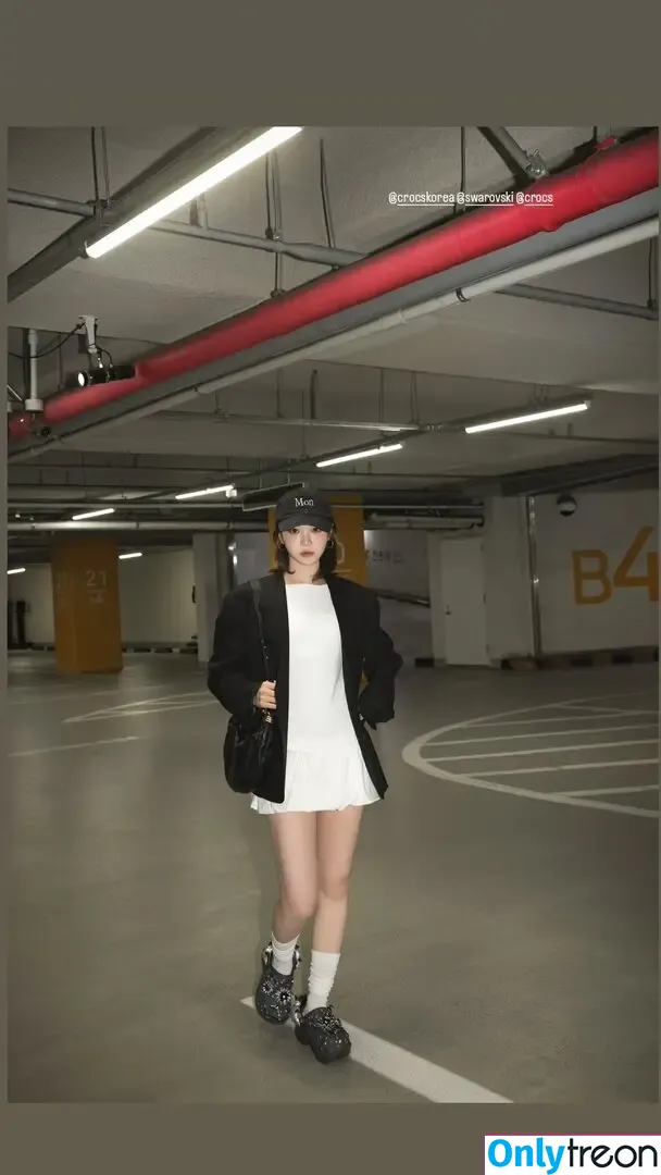 Kim Chaewon nude photo #0160 (_chaechae_1 / 김채원 Le Sserafim)