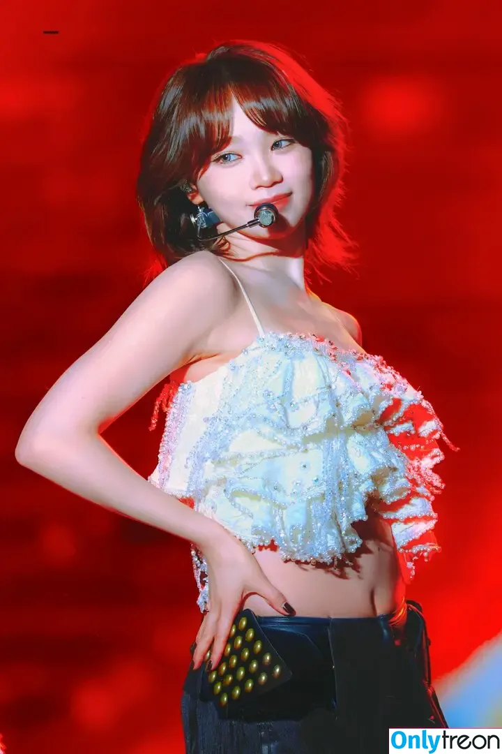 Kim Chaewon nude photo #0171 (_chaechae_1 / 김채원 Le Sserafim)