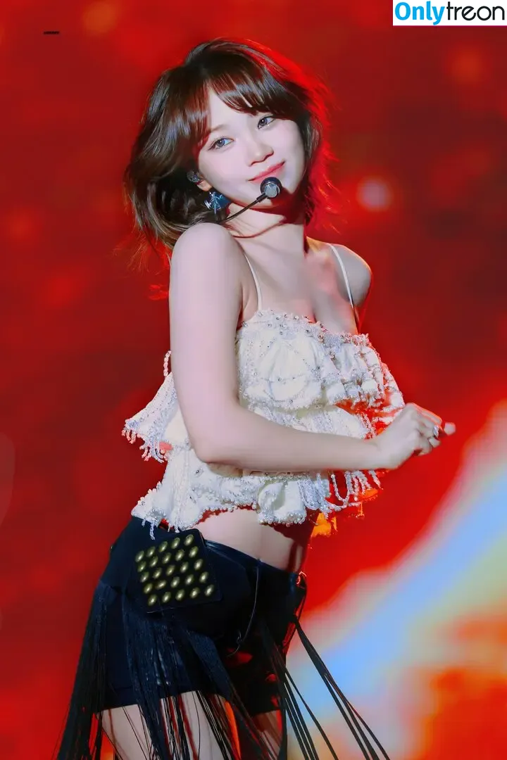 Kim Chaewon nude photo #0173 (_chaechae_1 / 김채원 Le Sserafim)
