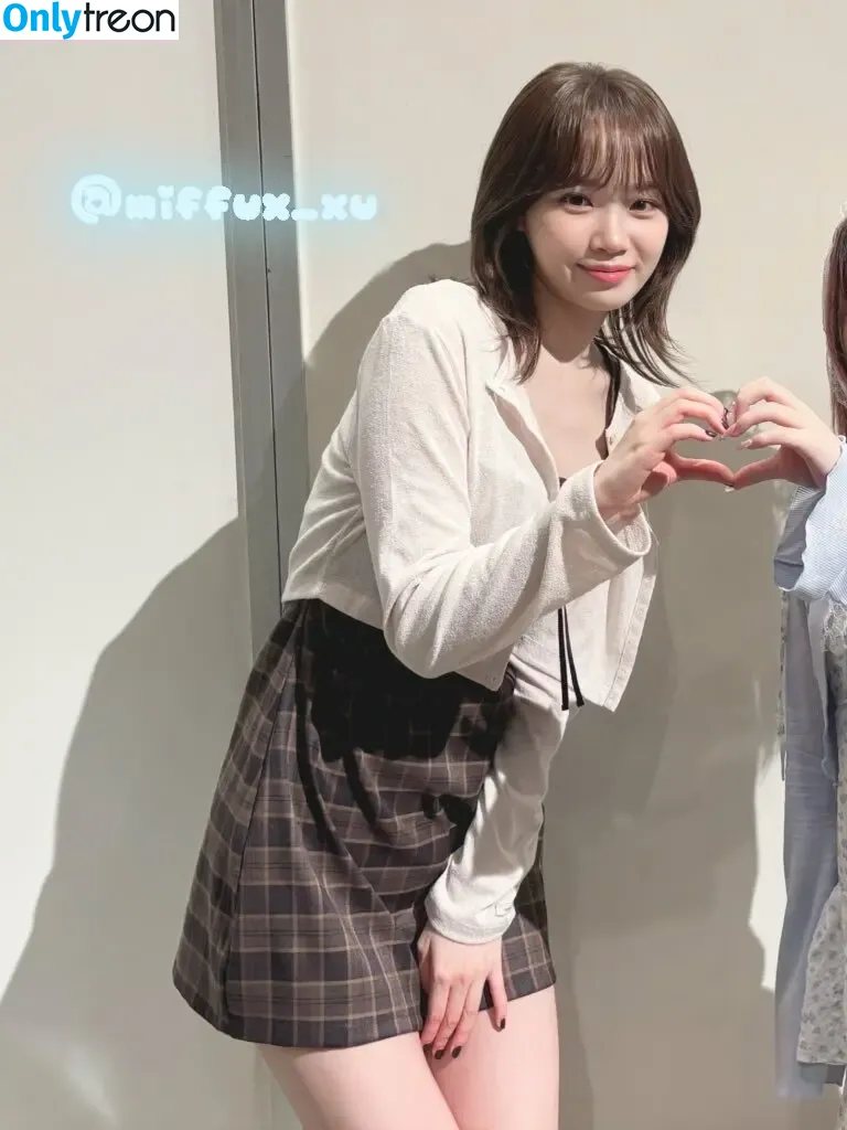 Kim Chaewon nude photo #0178 (_chaechae_1 / 김채원 Le Sserafim)