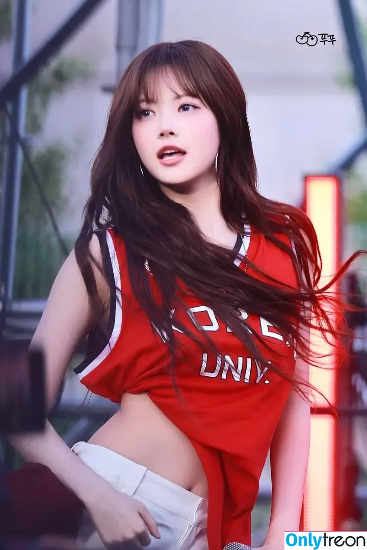 Kim Chaewon nude photo #0214 (_chaechae_1 / 김채원 Le Sserafim)
