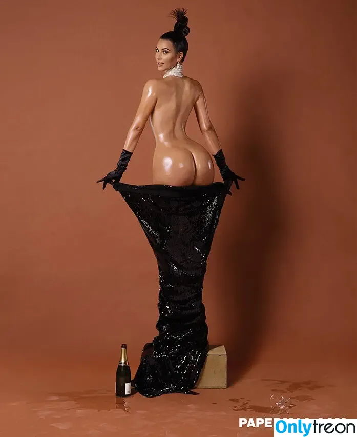 Kim Kardashian nude photo #5478 (KimKardashian)