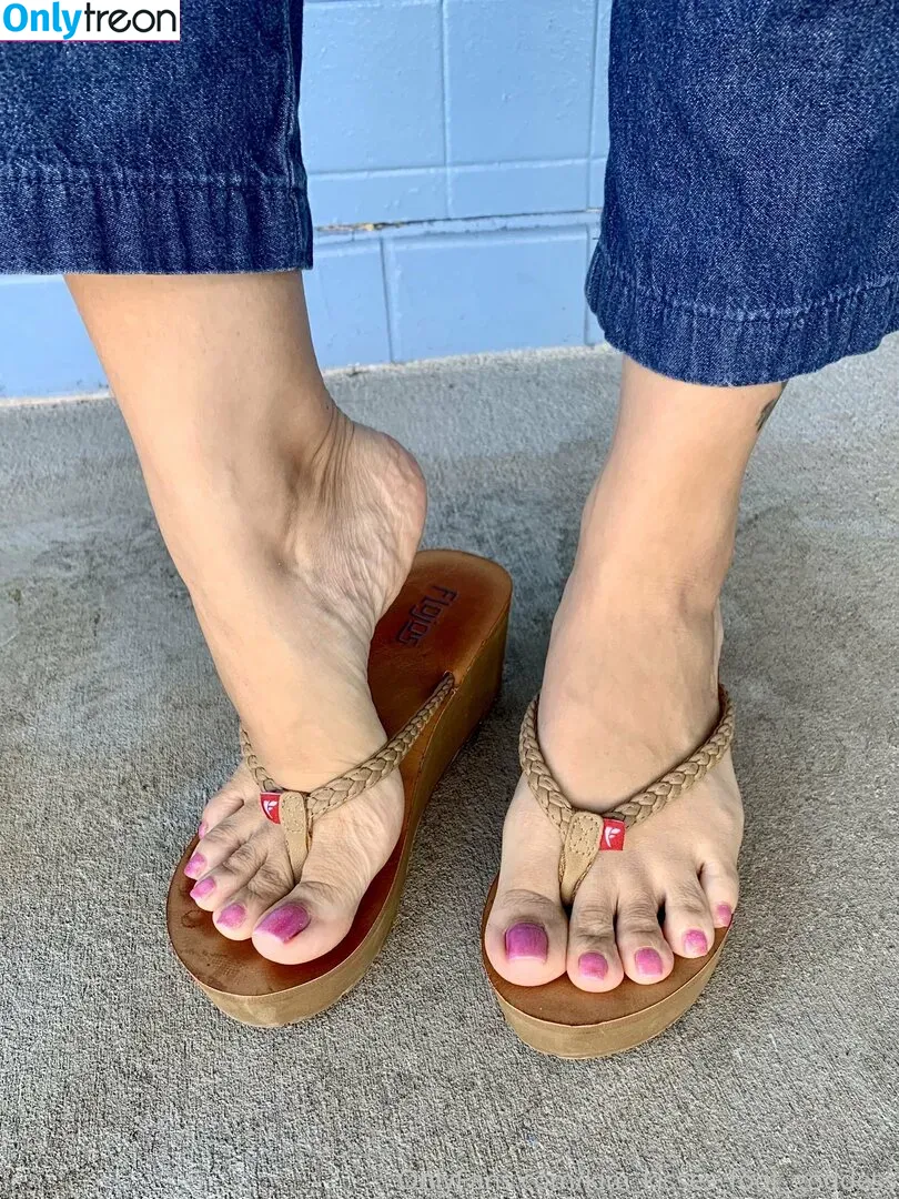 kim_kisses_foot_goddess nude photo #0110 (jenny_kimkwon)