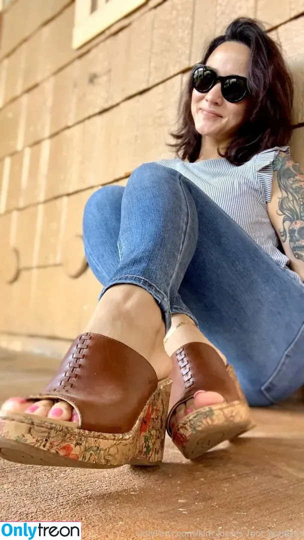 kim_kisses_foot_goddess nude photo #0189 (jenny_kimkwon)