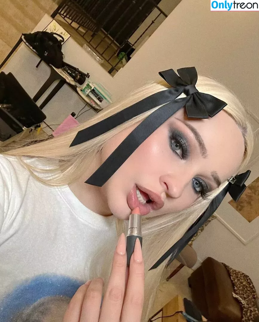 Kim Petras голая photo #0005 (kimpetras)