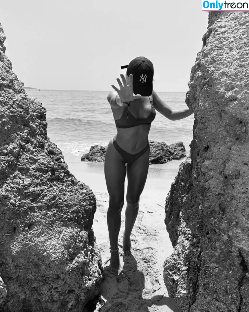 Kim Schiele голая photo #0063 (kiimsch_ / sarahtoninx9_)